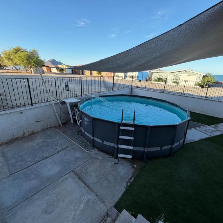 Shoreline Condo 4 Desert Oasis Free Wifi, Cool AC - Two-Bedroom House - 4