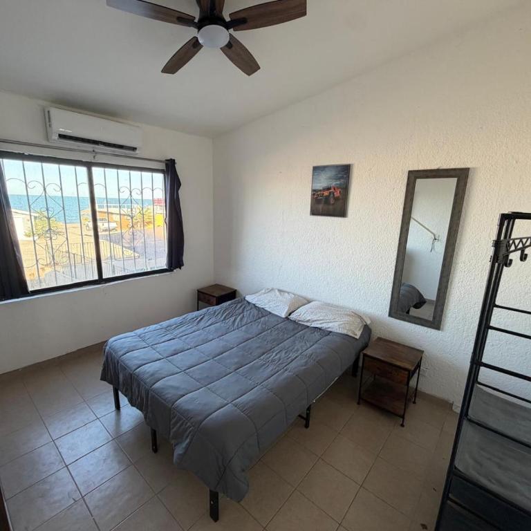 Shoreline Condo 4 Desert Oasis Free Wifi, Cool AC - Two-Bedroom House - 9
