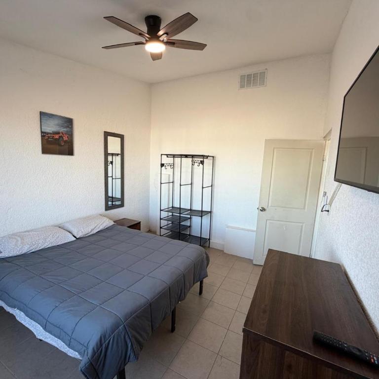 Shoreline Condo 4 Desert Oasis Free Wifi, Cool AC - Two-Bedroom House - 8