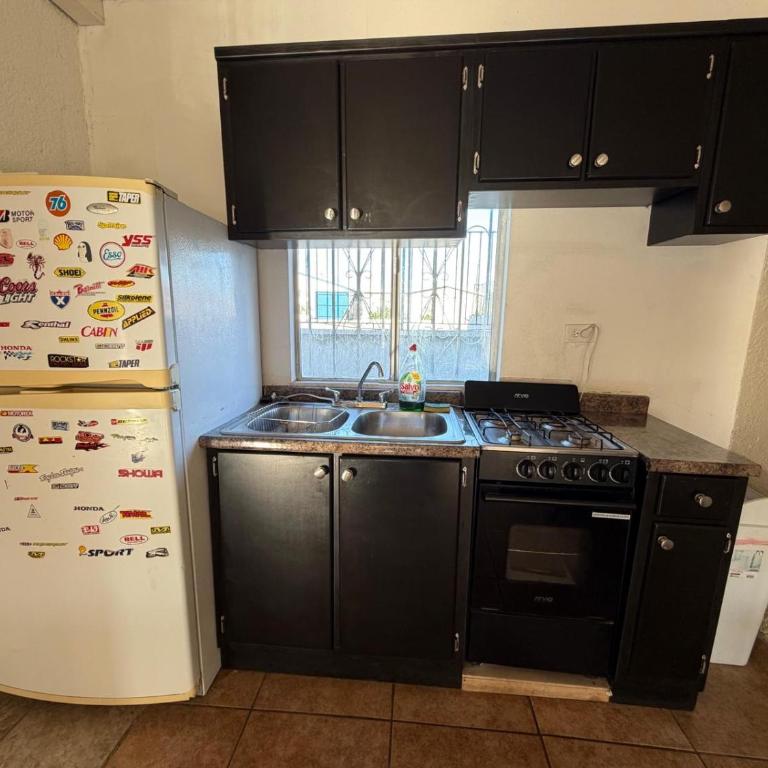 Shoreline Condo 4 Desert Oasis Free Wifi, Cool AC - Two-Bedroom House - 13