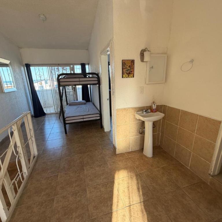 Shoreline Condo 4 Desert Oasis Free Wifi, Cool AC - Two-Bedroom House - 11