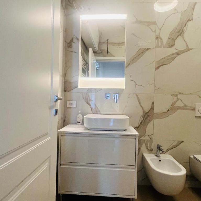 Mare Apartment Central Luxury & Private Garage - One-Bedroom Apartment - 13