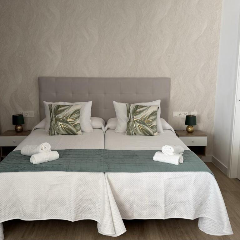Alcazaba Lagoon & Private Beach Costa del Sol 2105 - Two-Bedroom Apartment - 28