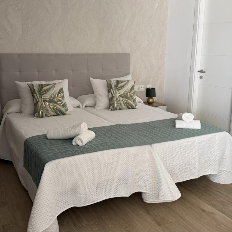 Alcazaba Lagoon & Private Beach Costa del Sol 2105 - Two-Bedroom Apartment - 16