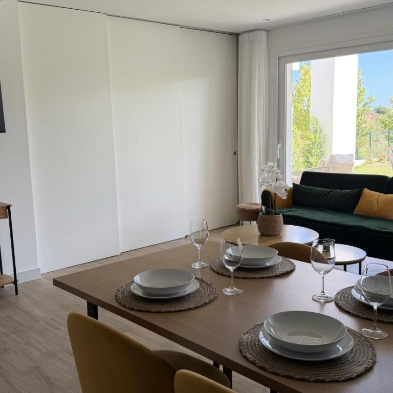 Alcazaba Lagoon & Private Beach Costa del Sol 2105 - Two-Bedroom Apartment - 17