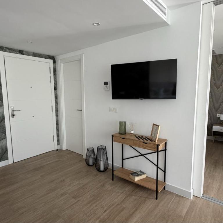 Alcazaba Lagoon & Private Beach Costa del Sol 2105 - Two-Bedroom Apartment - 14