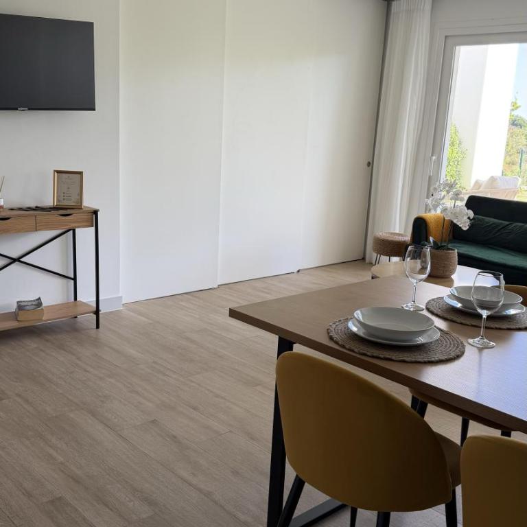 Alcazaba Lagoon & Private Beach Costa del Sol 2105 - Two-Bedroom Apartment - 13