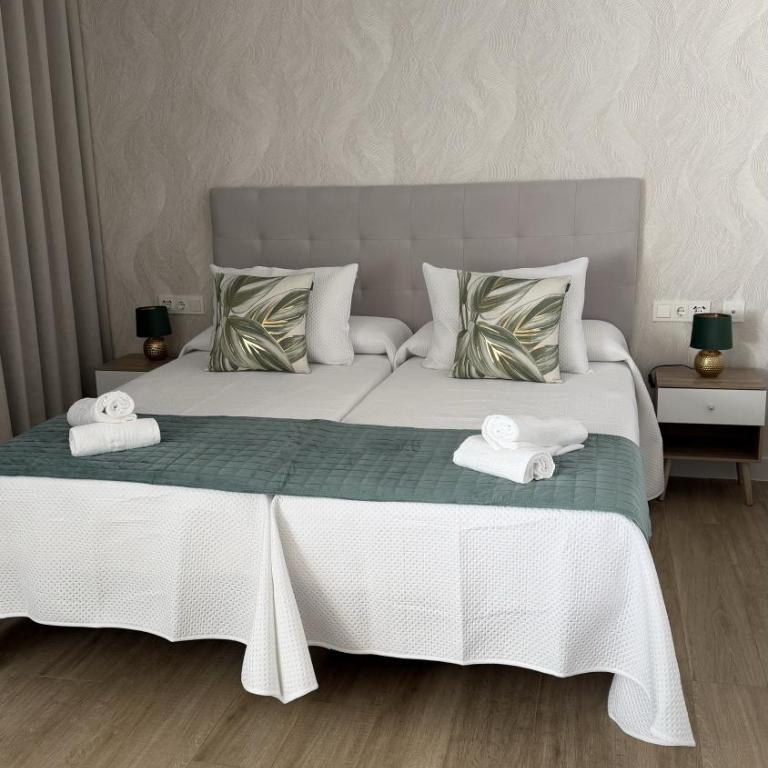 Alcazaba Lagoon & Private Beach Costa del Sol 2105 - Two-Bedroom Apartment - 18