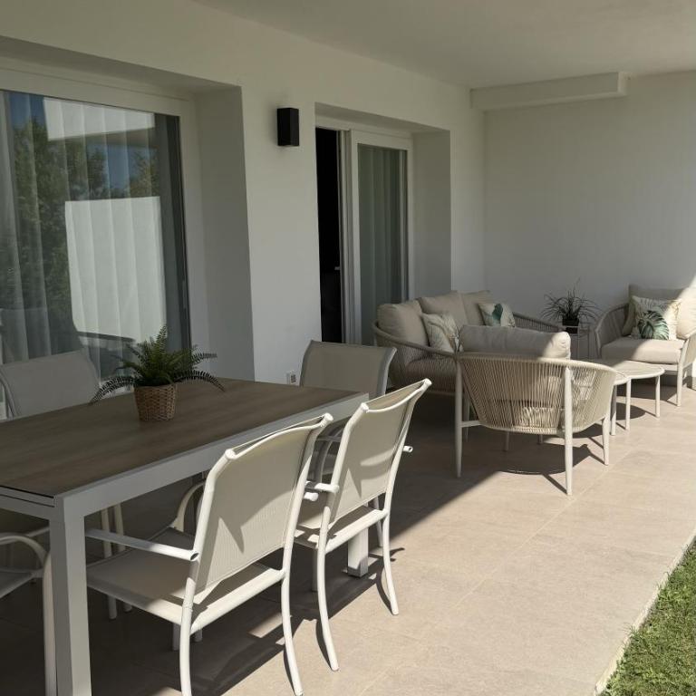 Alcazaba Lagoon & Private Beach Costa del Sol 2105 - Two-Bedroom Apartment - 20