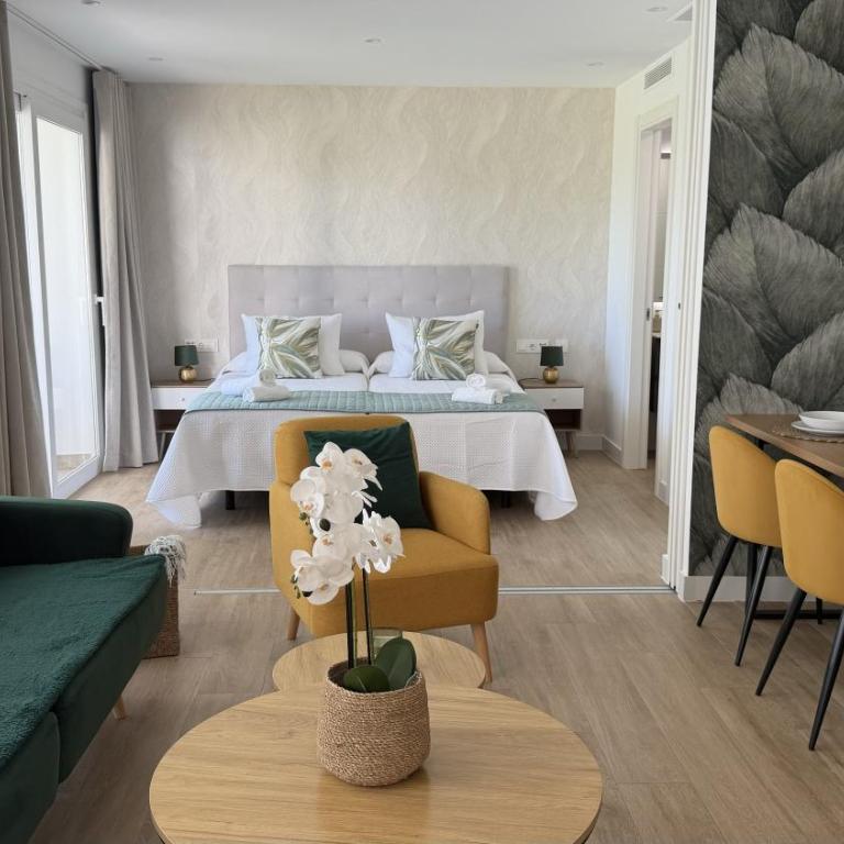 Alcazaba Lagoon & Private Beach Costa del Sol 2105 - Two-Bedroom Apartment - 25