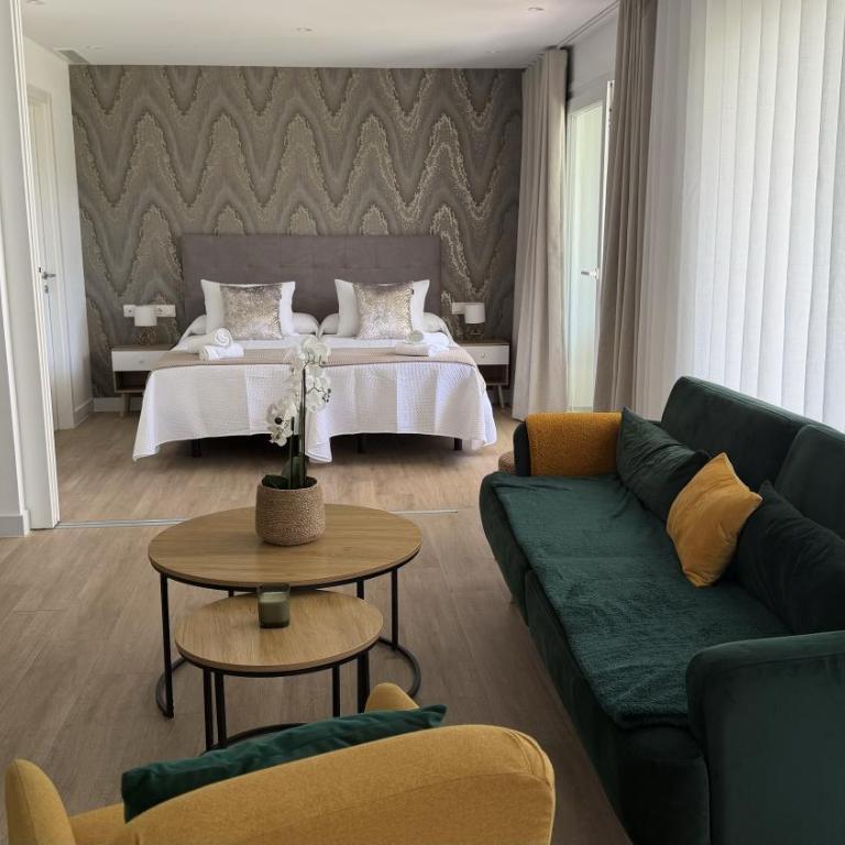 Alcazaba Lagoon & Private Beach Costa del Sol 2105 - Two-Bedroom Apartment - 26