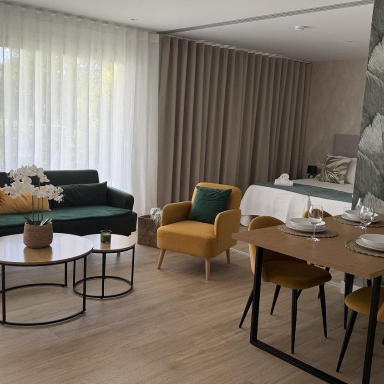 Alcazaba Lagoon & Private Beach Costa del Sol 2105 - Two-Bedroom Apartment - 36