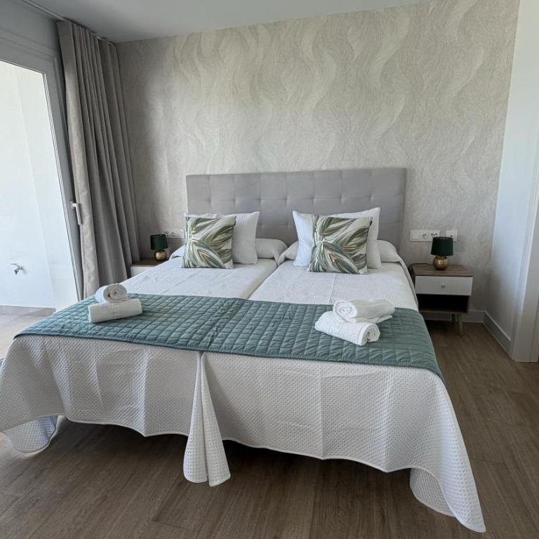 Alcazaba Lagoon & Private Beach Costa del Sol 2105 - Two-Bedroom Apartment - 59