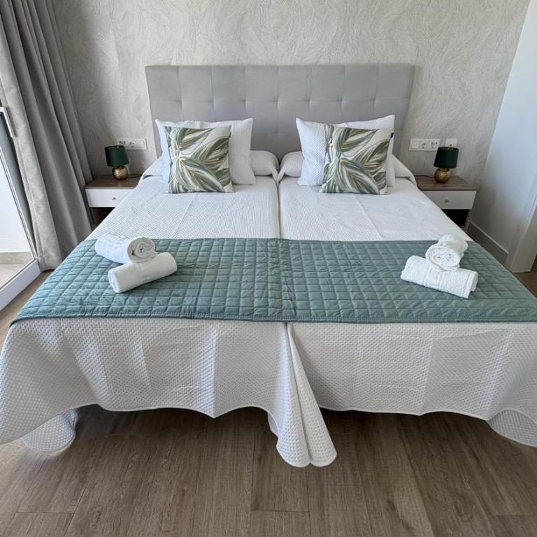 Alcazaba Lagoon & Private Beach Costa del Sol 2105 - Two-Bedroom Apartment - 63