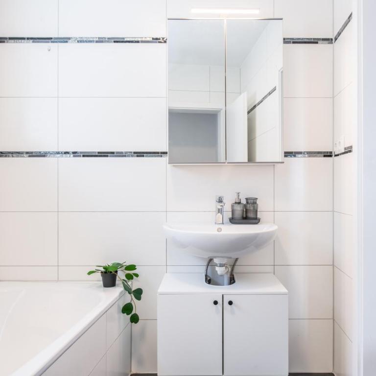 Zentral & modern I perfekt für City-Trip I Familien & Freunde & Business I Fußball-Tisch - Appartamento con 3 Camere da Letto - 6
