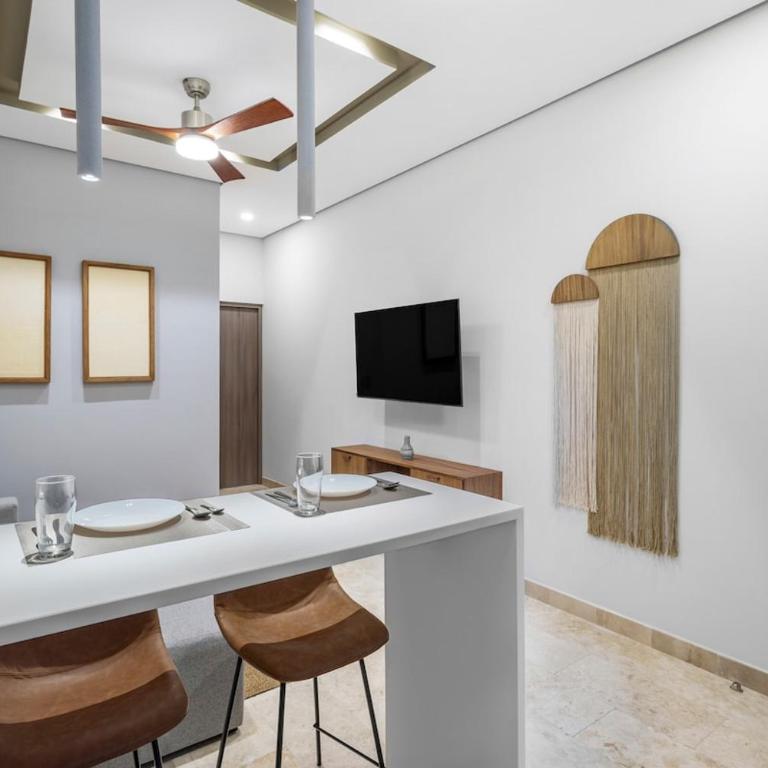 1 BD Soaking Tub 500 m from Jaguar Park and Beach - Apartment mit 2 Schlafzimmern - 11