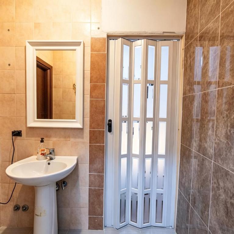 Cosmo Terzo GuestHouse Roma - Dreibettzimmer mit eigenem Bad - 9