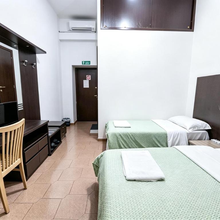 Cosmo Terzo GuestHouse Roma - Habitación Triple con baño privado - 11