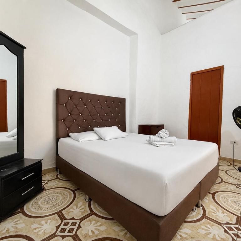 Casa colonial - Jacuzzi - cerca al parque principal - lundry - Tv - Four-Bedroom House - 18