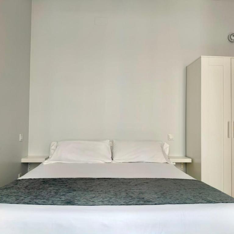 PlazaMayorSuites - Studio apartment with Balcony VIII - 7