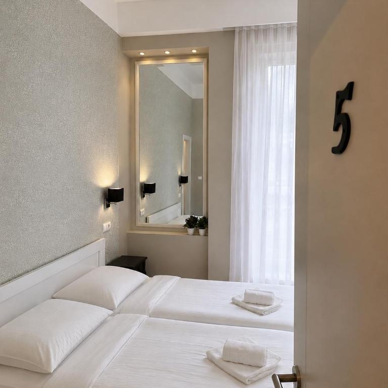 Nice 5 Apartments - Studio with Balcony - 1
