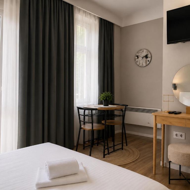 Nice 5 Apartments - Studio with Balcony - 6