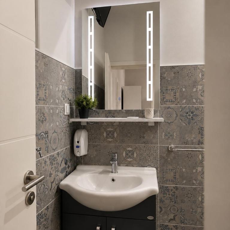 Nice 5 Apartments - Studio with Balcony - 10
