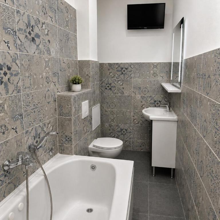 Nice 5 Apartments - Studio with Balcony - 12