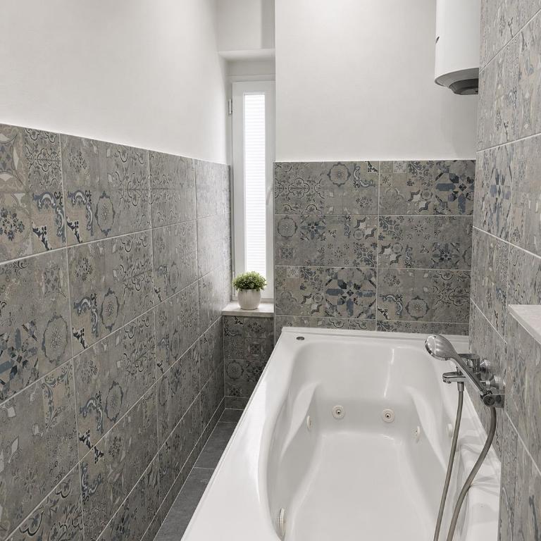 Nice 5 Apartments - Studio with Balcony - 13