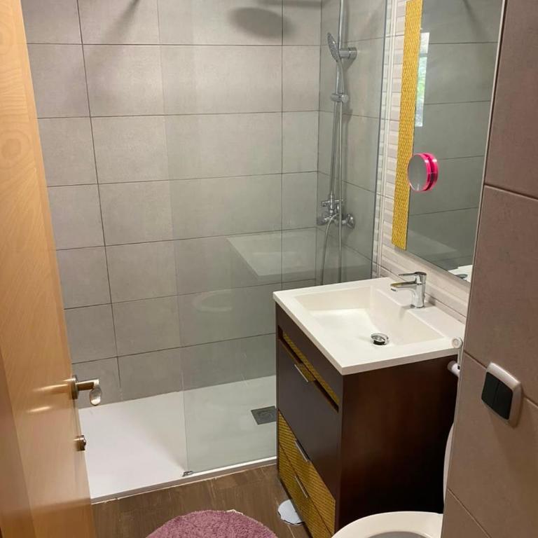 Renovated apartment 2 bedrooms Free parking - Appartement 1 Chambre - 2