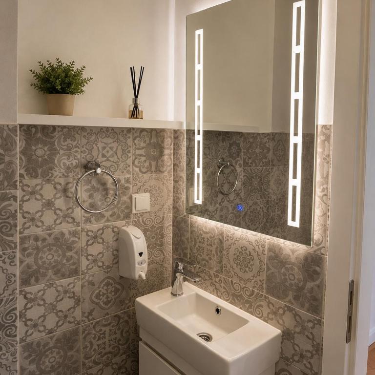 Nice 5 Apartments - Deluxe Triple Room - 8