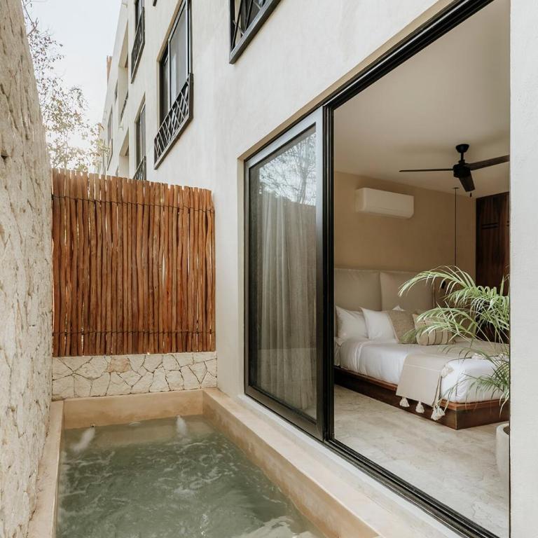 Itza Jungle Queen Swim Up with Beach Club Access - Apartment - 9