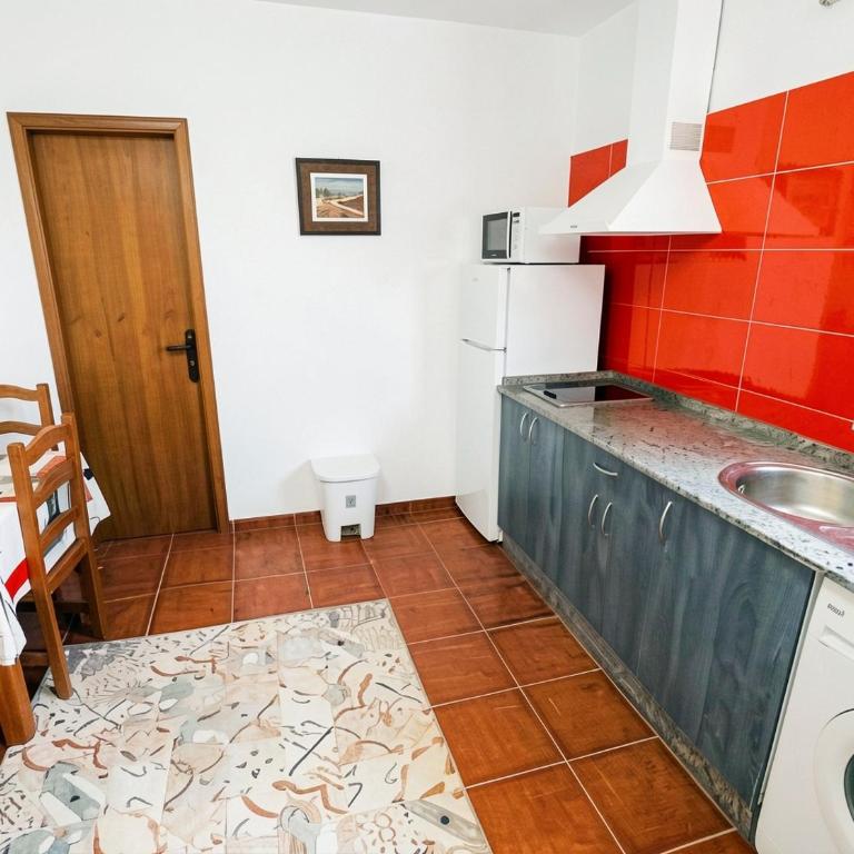 Apartamento con Aire Acondicionado y Parking solo aceptamos familias y parejas - Appartamento - 8