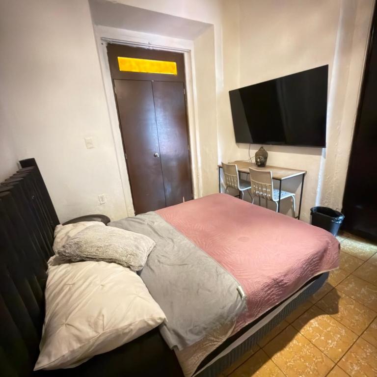 Hostal Centeno - Habitación Doble Estándar con baño compartido - 4