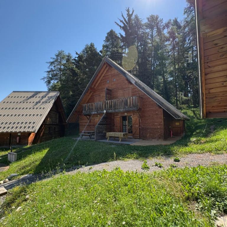 Petit chalet de montagne cosy - 6 personnes - piscine chauffée et sauna - Chalet mit 2 Schlafzimmern - 9