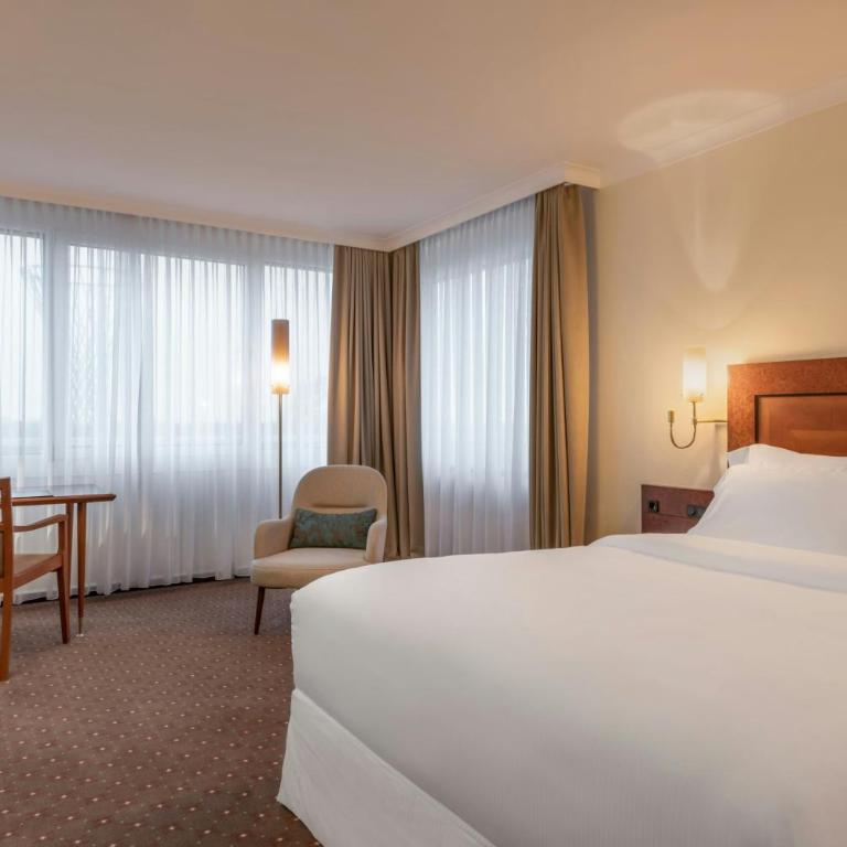The Westin Grand Munich - Deluxe Zimmer mit Queensize-Bett - 1
