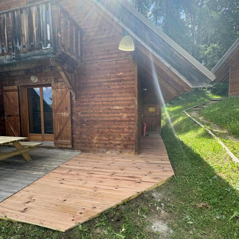 Petit chalet de montagne cosy - 6 personnes - piscine chauffée et sauna - Chalet mit 2 Schlafzimmern - 10