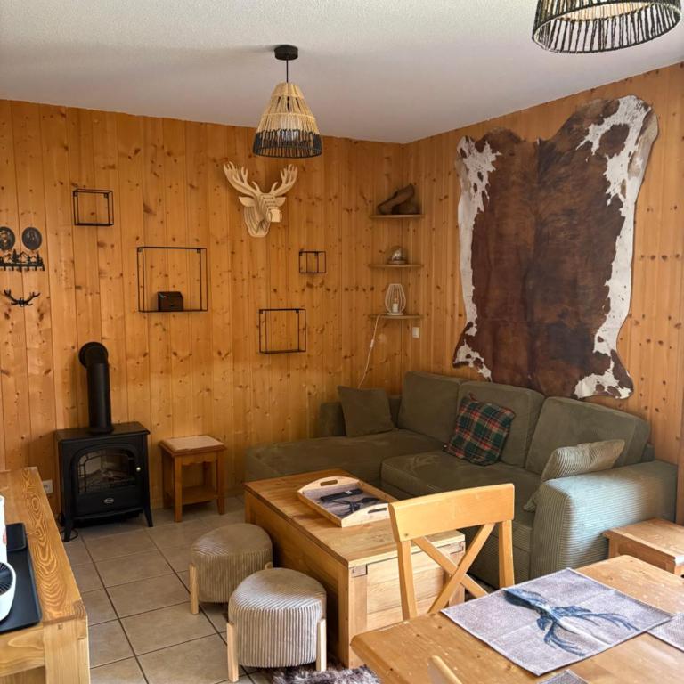 Petit chalet de montagne cosy - 6 personnes - piscine chauffée et sauna - Chalet mit 2 Schlafzimmern - 13