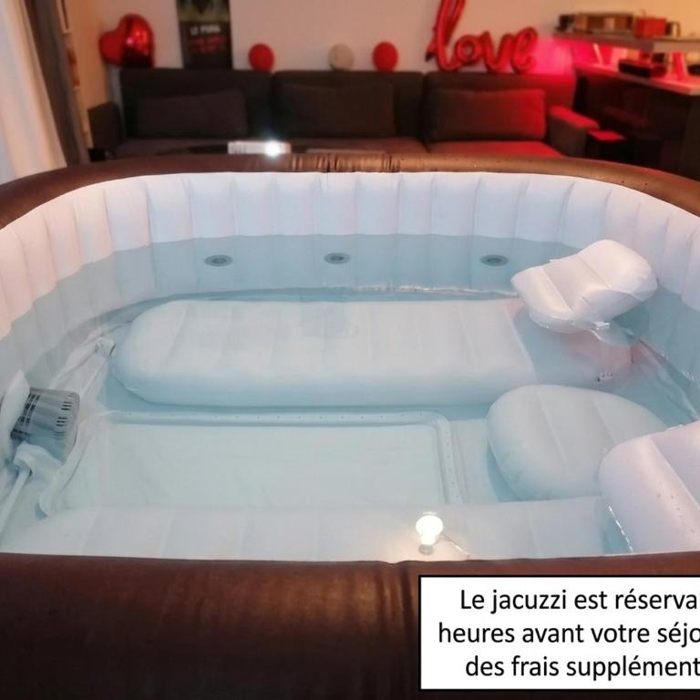 Joli Appartement Coquet - Chambre Double avec Salle de Bains Commune - 18