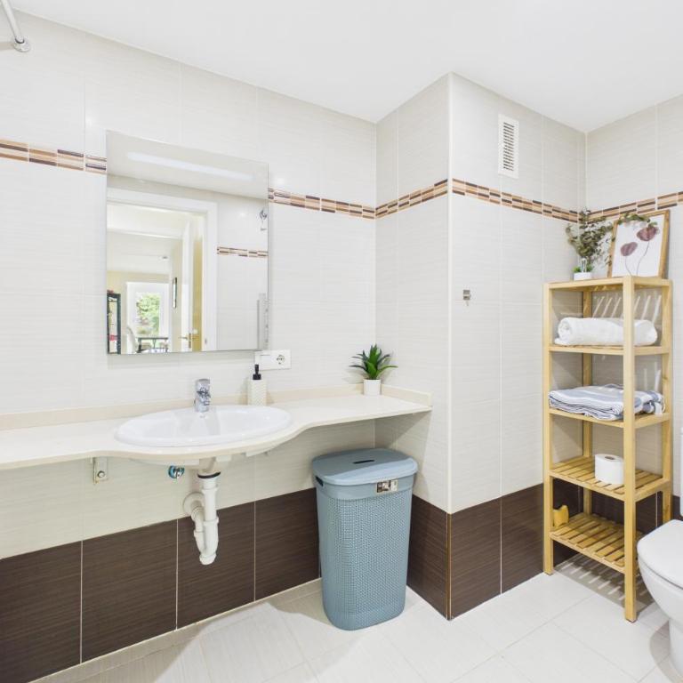 Duquesa Bella Vista - with pool and private garden - Two-Bedroom Apartment - 9