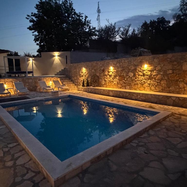 Villa Tunaj new Pool and BBQ - Vila sa 1 Spavaćom Sobom - 1
