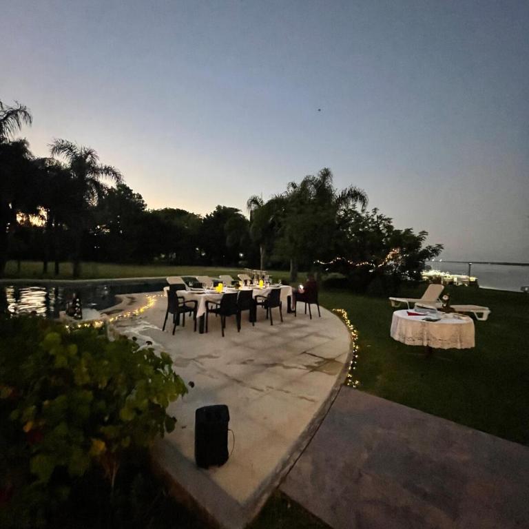 Country house facing the river with tennis court - Four-Bedroom House - 12