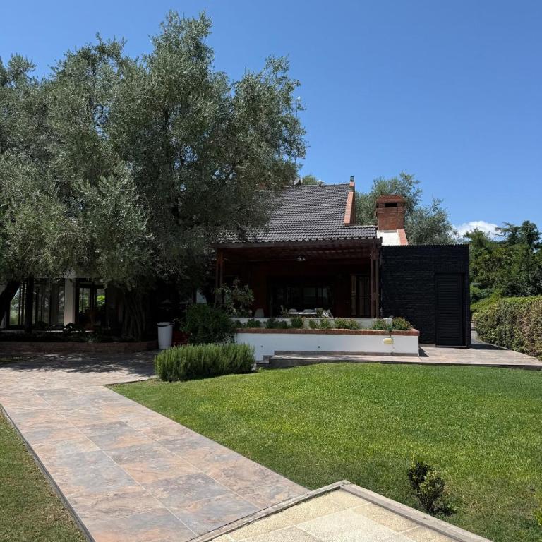 Country house facing the river with tennis court - Four-Bedroom House - 15