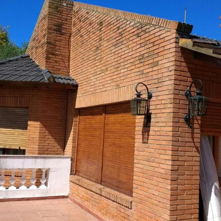 Country house facing the river with tennis court - Four-Bedroom House - 17