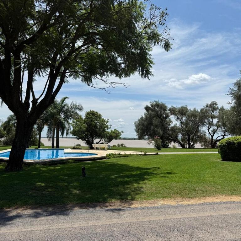 Country house facing the river with tennis court - Four-Bedroom House - 25