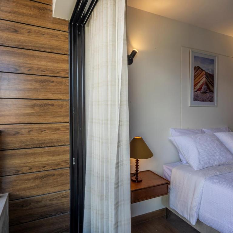 The Corner Residence Cusco - Three-Bedroom Premium Apartment with Balcony - 4