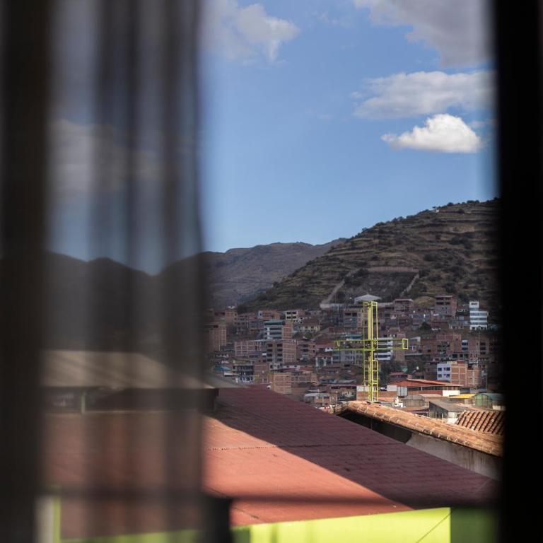 The Corner Residence Cusco - Three-Bedroom Premium Apartment with Balcony - 46