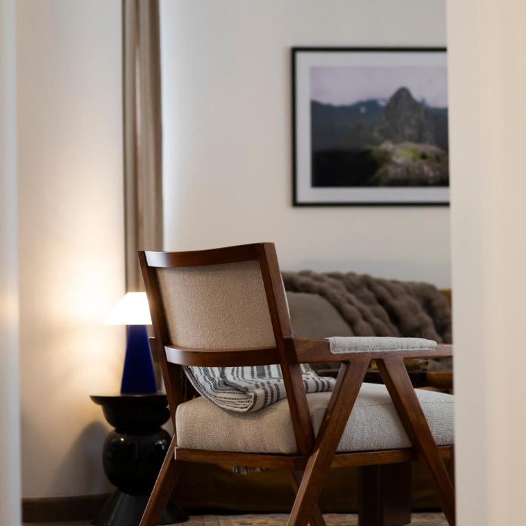 The Corner Residence Cusco - Three-Bedroom Premium Apartment with Balcony - 9
