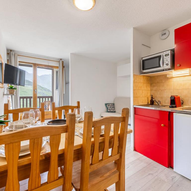 Residence Cimes de Caron, Ski In-Out with WiFi in Val Thorens, "V12" by Versant Collection - Appartamento con 1 Camera da Letto, Balcone e Vista Montagna - 1