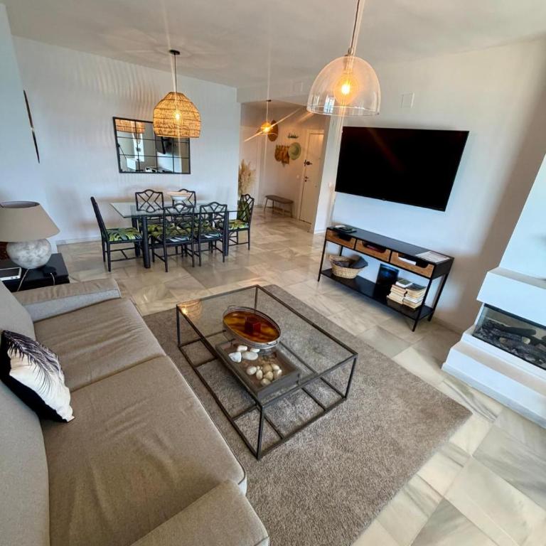 APARTAMENTO EN PRIMERA LINEA/BEACHFRONT APARTMENT - Apartamento de 3 dormitorios - 87